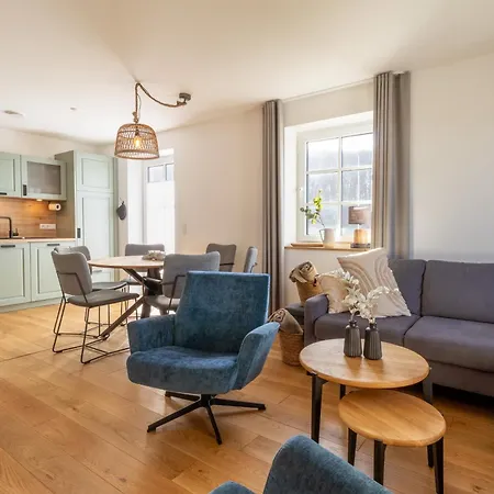 Semesterbostad Kuesteneck Mit Meerblick Und Wellnessbereich Lohme